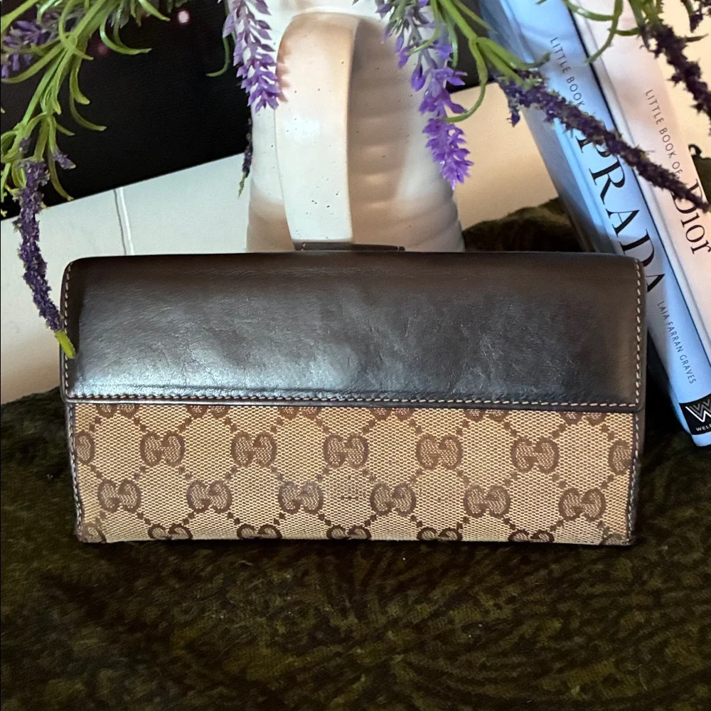 Vintage Gucci Heart Wallet - Picture 2 of 15
